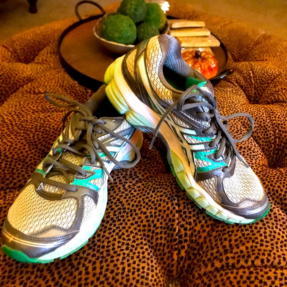 Aasics Gel-Evate 2 Fluid Ride Sneaker Sz 9